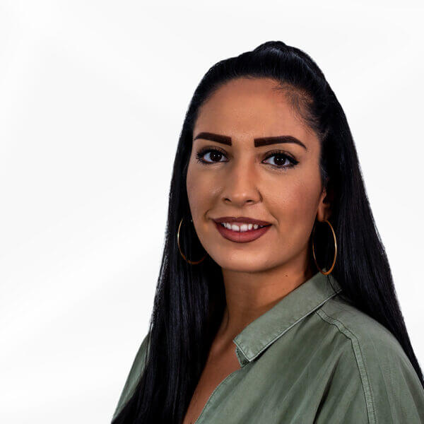 Porträt Dilara Bagtas: Verwaltung und Rezeption bei SmartDent Zahnheilkunde