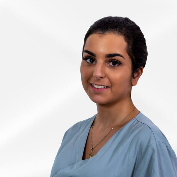 Merve Yalcinkaya Porträt Merve Yalcinkaya: Auszubildende bei SmartDent